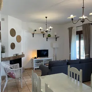 Сasa de vacaciones Agradable Con Chimenea En Interior, Higuera De La Sierra (Huelva)